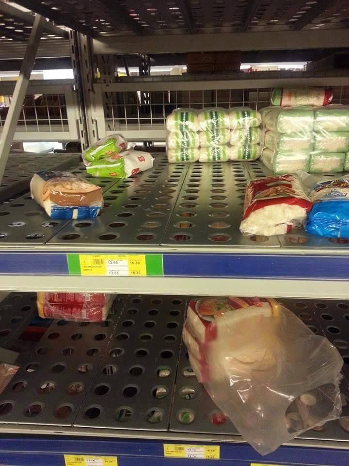 Rafturi goale în supermarketurile din capitală