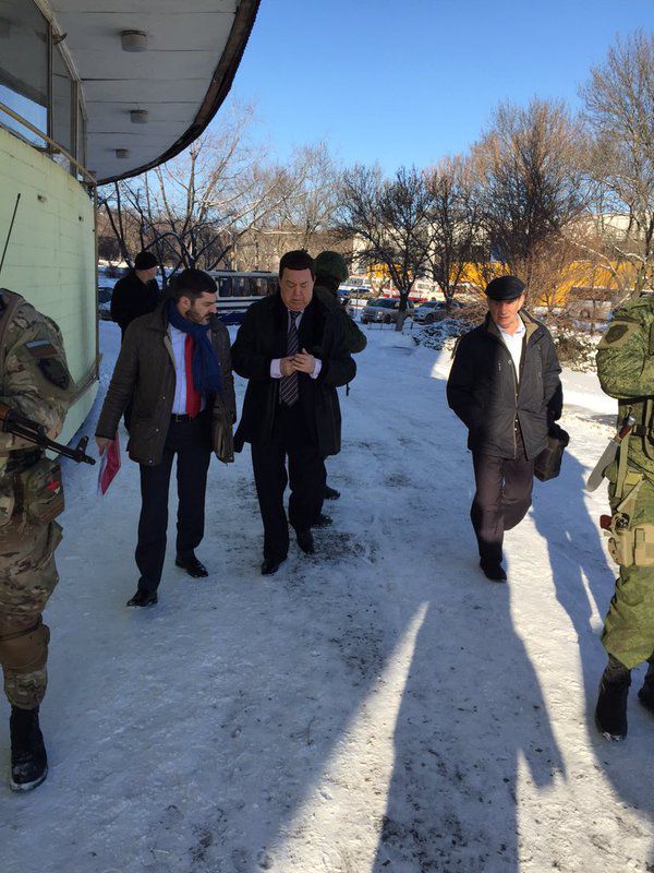 Кобзон под охраной спел в цирке Донецка
