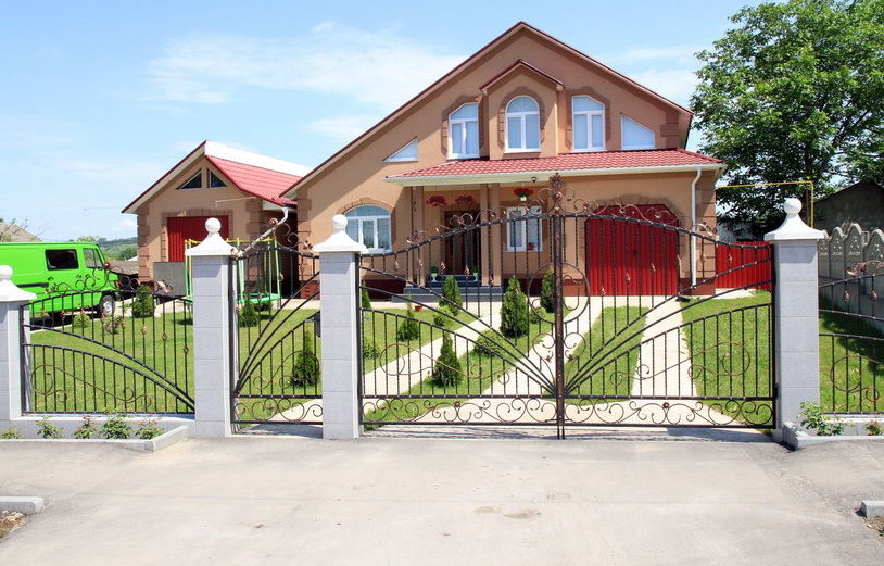 Село Коржеуць, Бричень – оазис благополучия