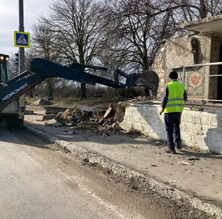 Sta Ia De A Teptare A Transportului Public Din Gura C Inarului Demolat