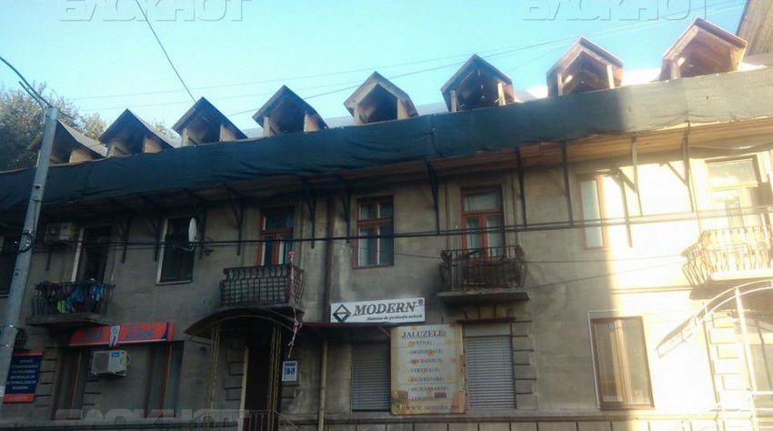Chirtoaca continua sa elibereze autorizatii pentru constructia mansardelor