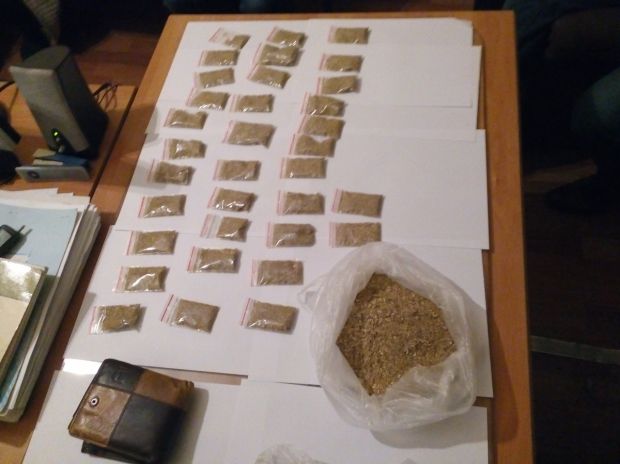 Un adolescent din Soroca vindea droguri în școli