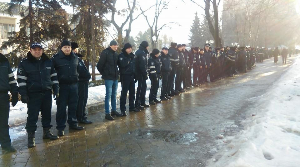 Безопасность на митинге будут обеспечивать сотни полицейских
