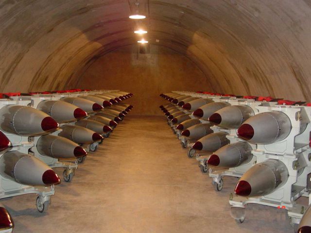Отвечают: США разместят новые атомные бомбы в Европе