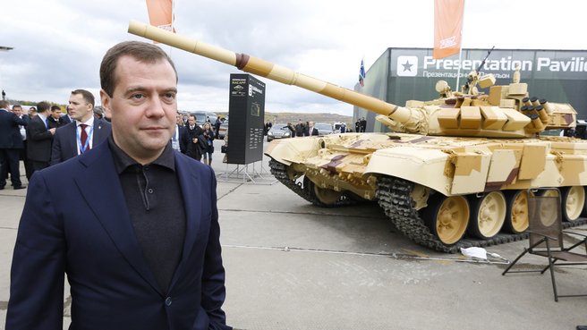 Дмитрию Медведеву в Тагиле показали русского "Терминатора"