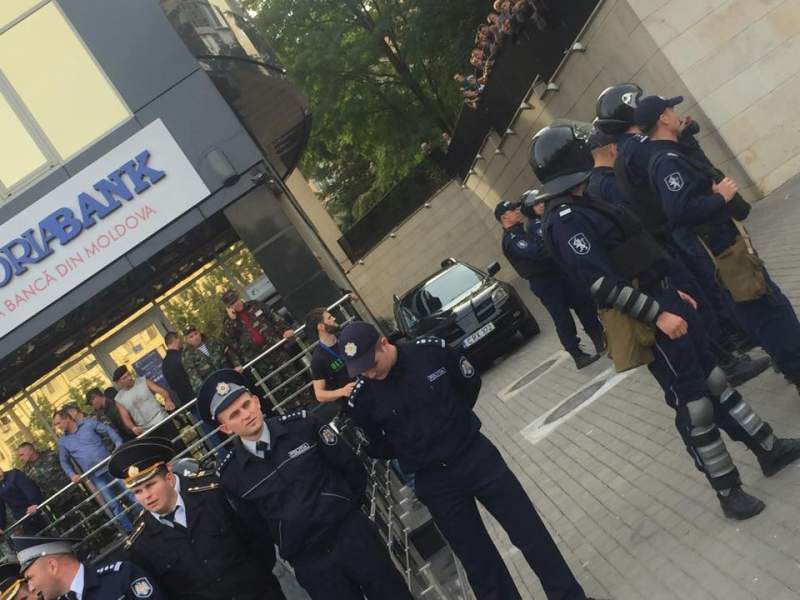 Плахотнюк заставил полицию охранять свой офис