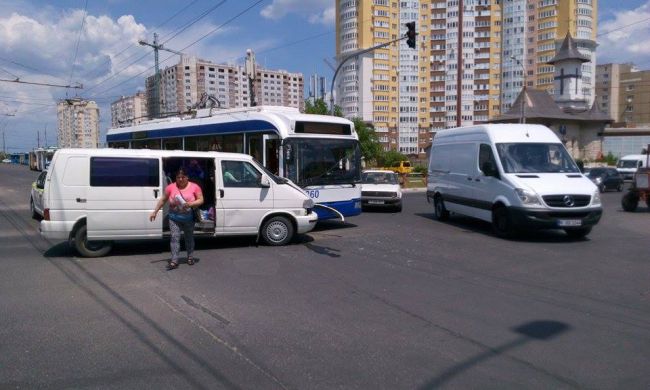 В Кишиневе в столкновении троллейбуса с микроавтобусом пострадали 5 человек