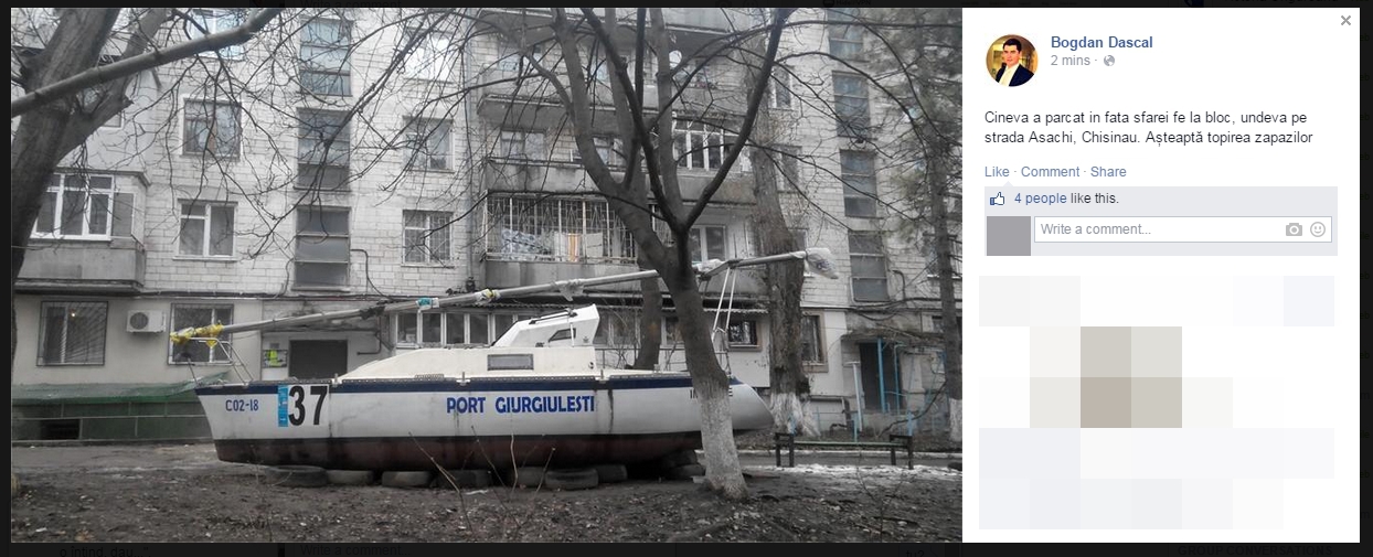 Și-a parcat barca în fața blocului, pe o stradă din centru
