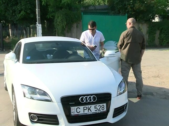 Кирилл Габурич приехал на выборы со своим телохранителем