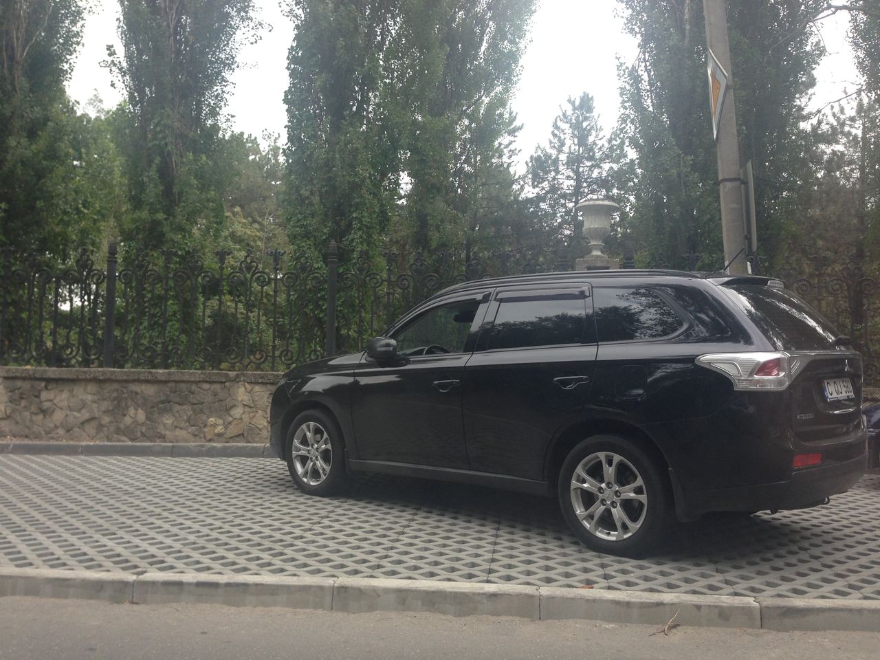 Примэрия отобрала у горожан пешеходные тротуары