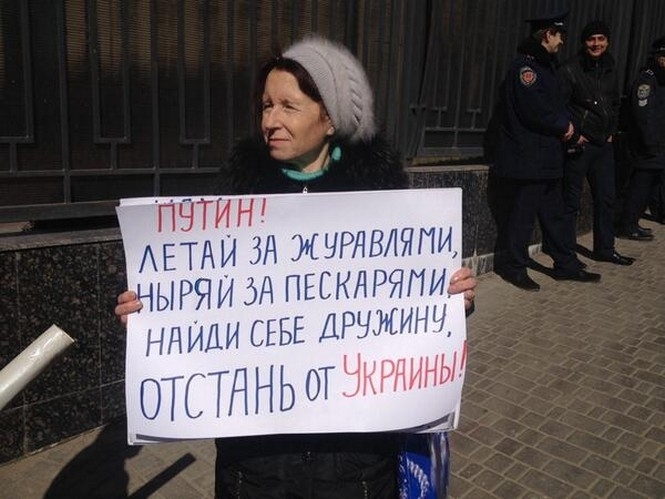 В Одессе генеральное консульство России забросали лапшой