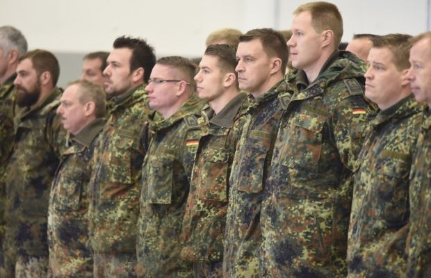 Германия отправила первые самолеты и военных для операции против ИГ