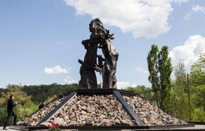 В Кишиневе состоялось открытие отреставрированного мемориала жертвам фашизма