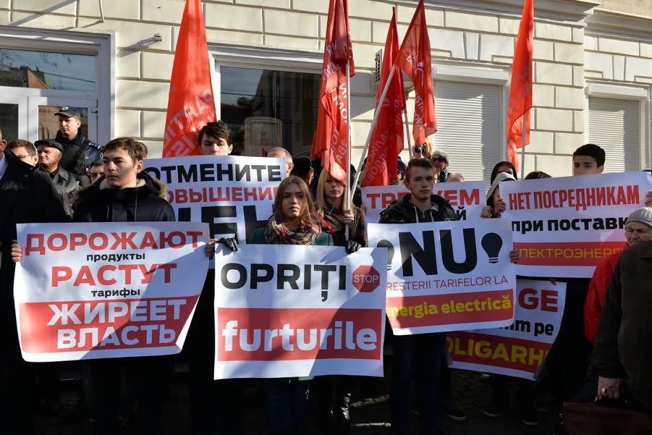 Социалисты потребовали от руководства НАРЭ аннулировать тарифы в течение трех дней и уйти в отставку