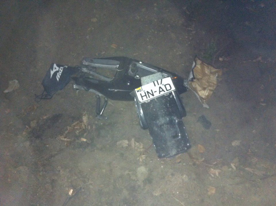 Accident tragic la Hânceşti: O motocicletă s-a ciocnit cu un microbuz; Un tânăr de 26 de ani a murit