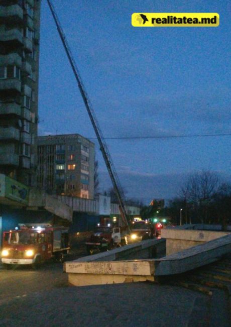 В многоэтажном доме на Ботанике вспыхнул пожар
