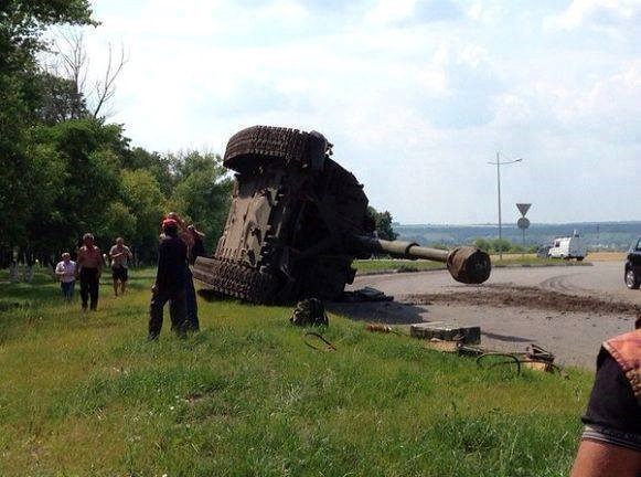В России перевернулась самоходная артиллерийская установка, следовавшая к границе с Украиной