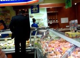 Мариан Лупу вместо общения с прессой пошел купить еды