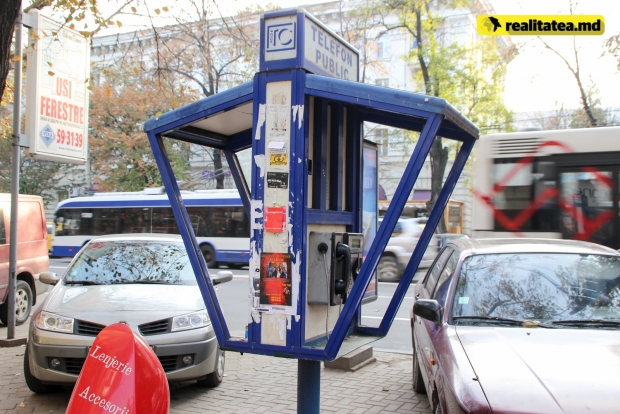 Большинство таксофонов в Кишиневе поломано
