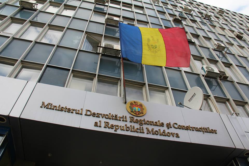 Флаг Румынии на министерстве регионального развития Молдовы оказался молдавским