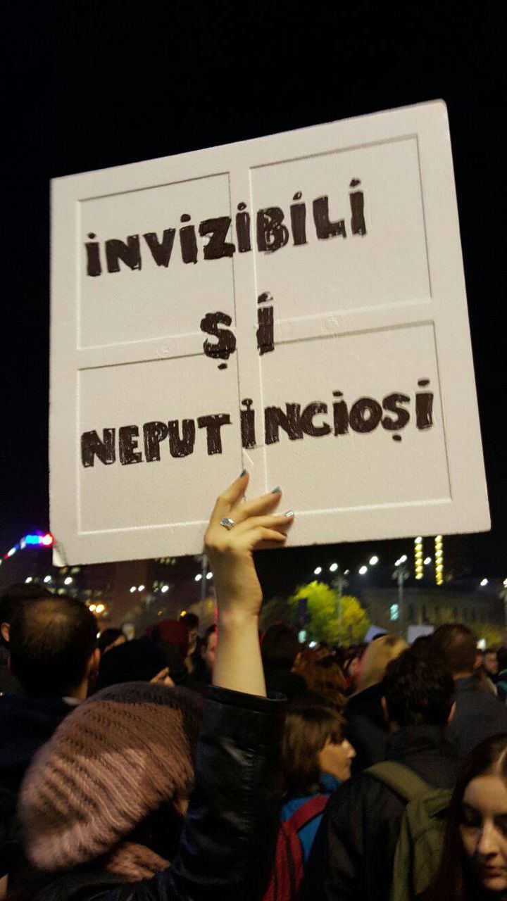 Ciocniri între forţele de ordine şi protestatari la Bucureşti