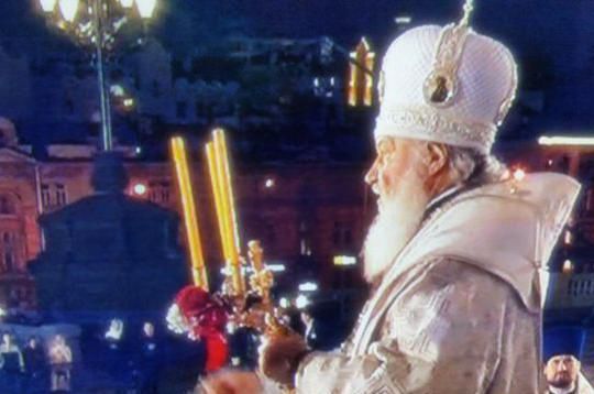Lumânările patriarhului rus s-au stins în timpul Slujbei de Paşte