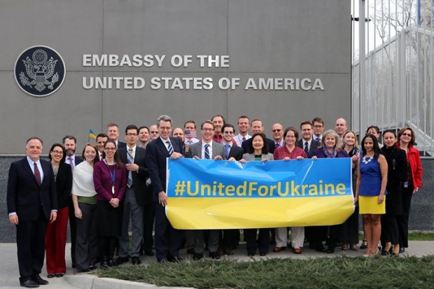 Посольства США в нескольких странах провели флешмобы за единую Украину