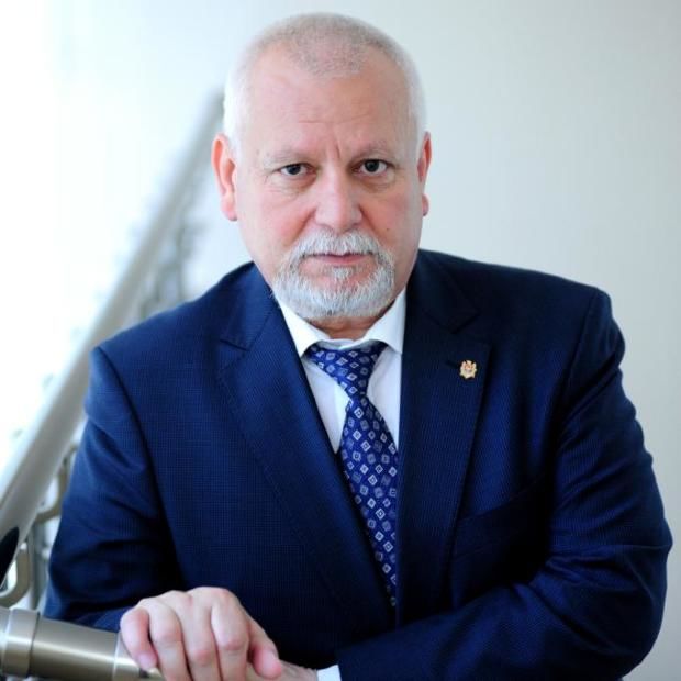 Poliţia: Fiul mai mic al deputatului PLDM şi-a impuscat intamplator fratele