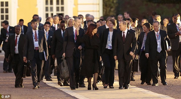 Calmul dinaintea furtunii: Liderii lumii au petrecut la summitul G20 la "Versailles-ul rusesc"