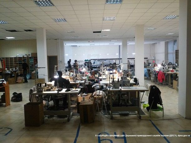 Как шьют брендовые подделки: в Одессе нашли огромный цех