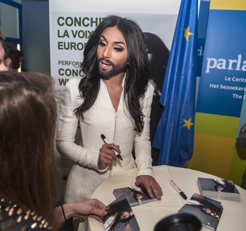 Кончита Вурст спела европарламентариям