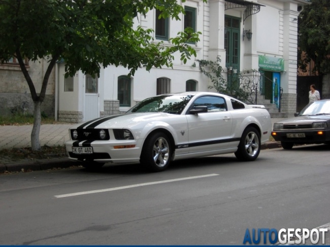 Masini de sute de mii de euro surprinse in Chisinau