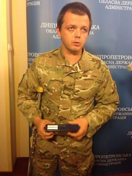 Комбат "Донбасса" Семенченко снял балаклаву и стал объектом для фотожаб