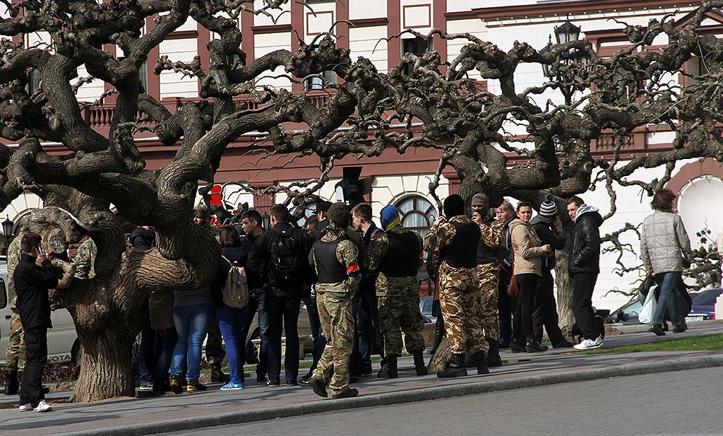 Евромайдановцы задерживают в Одессе протестующих против повышения тарифов на ЖКХ