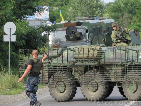 В район Мукачево прибыла колонна военной техники