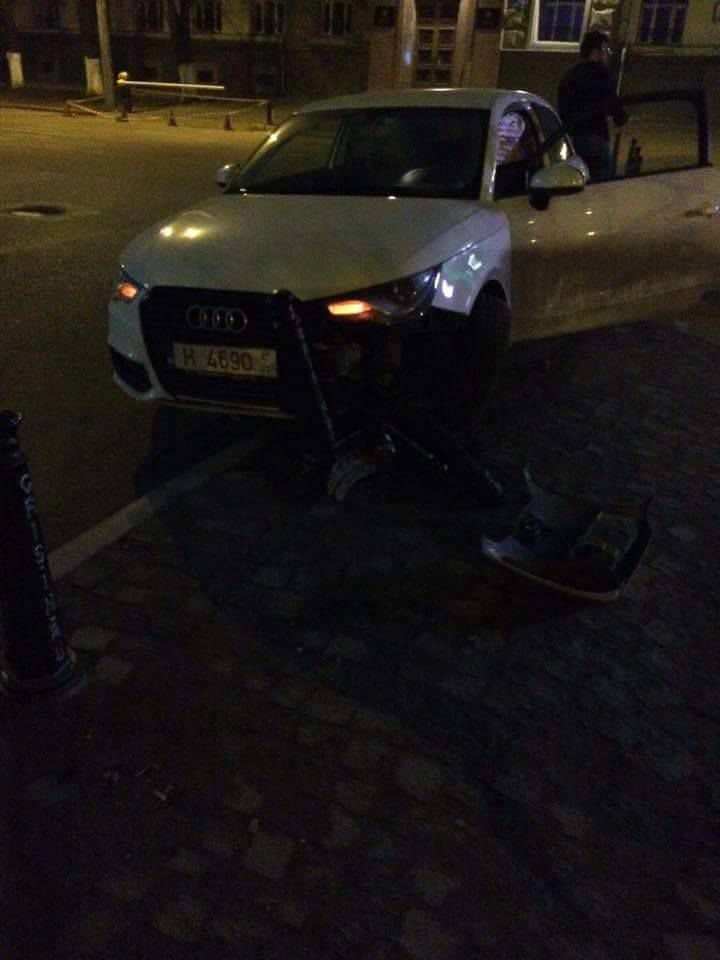 A reușit să doboare primii piloni de pe strada pietonala