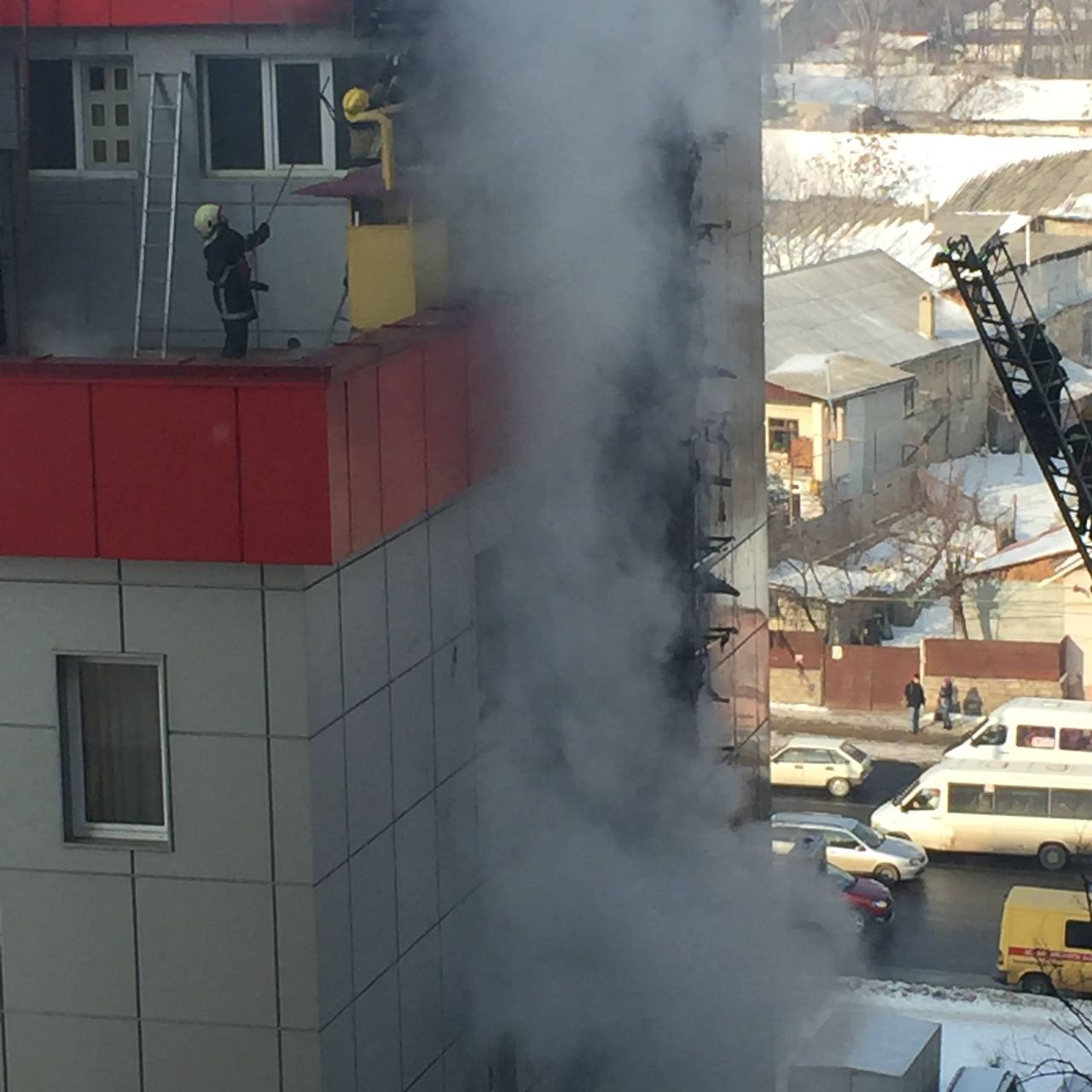 Incendiu puternic la un centru comercial din Chișinău