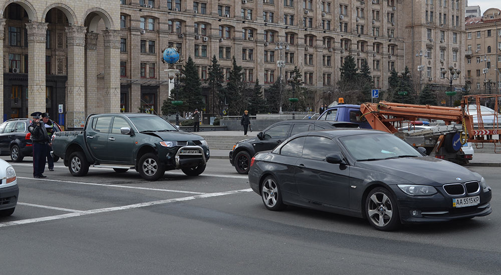 Сын Порошенко в центре Киева попал в аварию