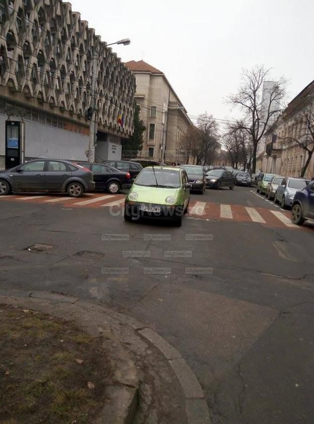 Cum a ''reuşit'' să parcheze un şofer din Cluj