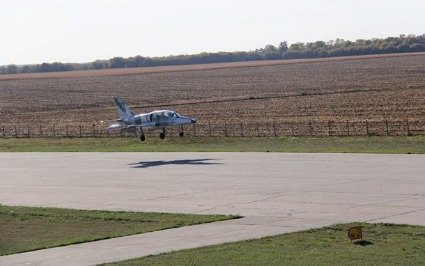 Самолеты ВВС Украины посадили вдоль трассы Киев-Одесса
