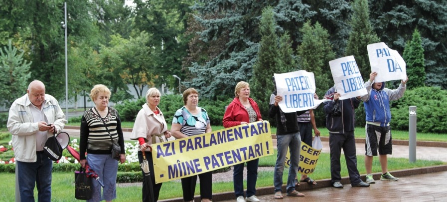 И снова продавцы цветов проводят акции протеста