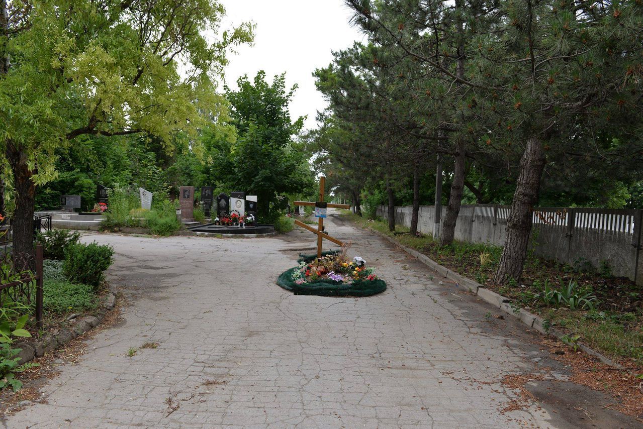 Morți îngropați în asfalt în cimitirele din Chişinău