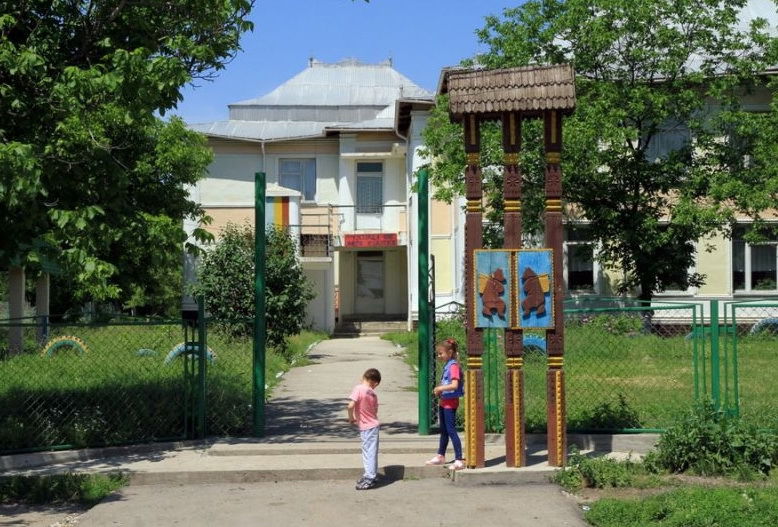 Село Коржеуць, Бричень – оазис благополучия