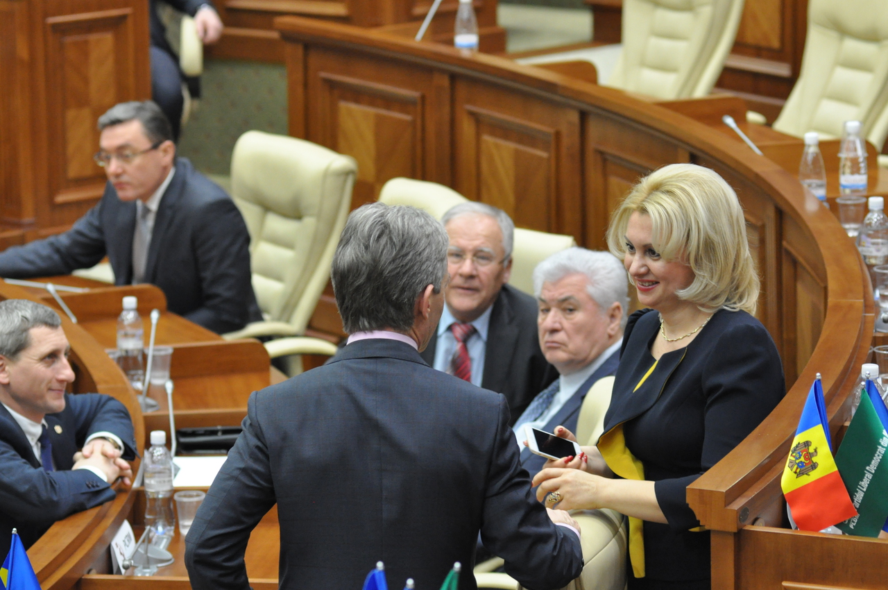Ea este cea mai tare blondă din Parlamentul de la Chișinău