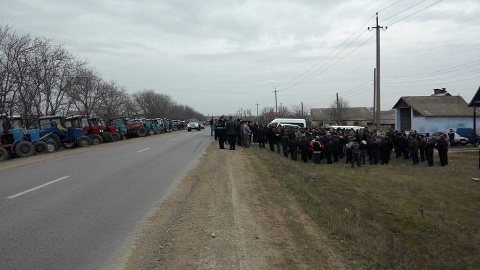 Фермеры грозят пригнать технику на центральную площадь Кишинева и перекрыть дороги страны