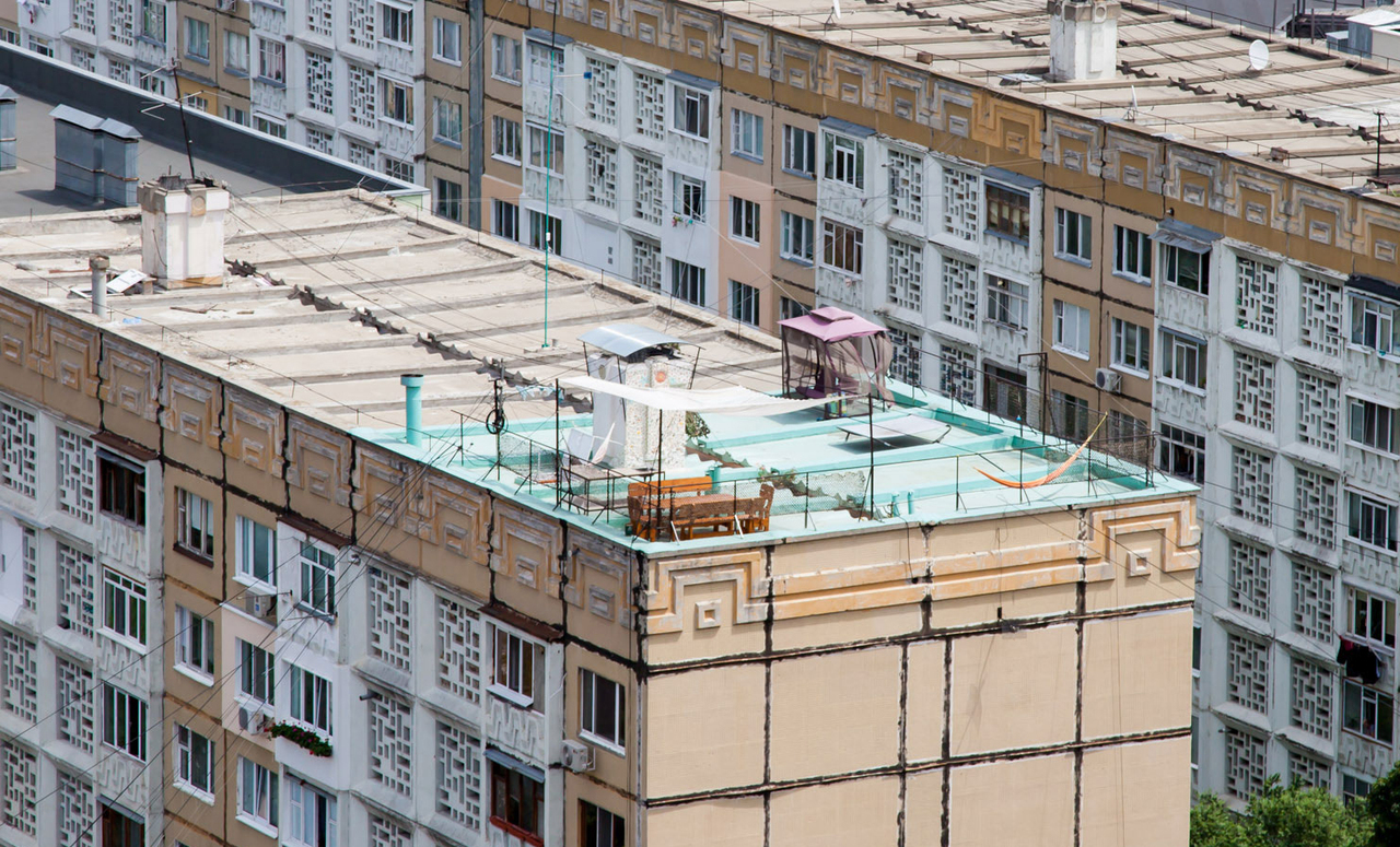 Житель кишинёва оборудовал крышу жилого дома под террасу mol.