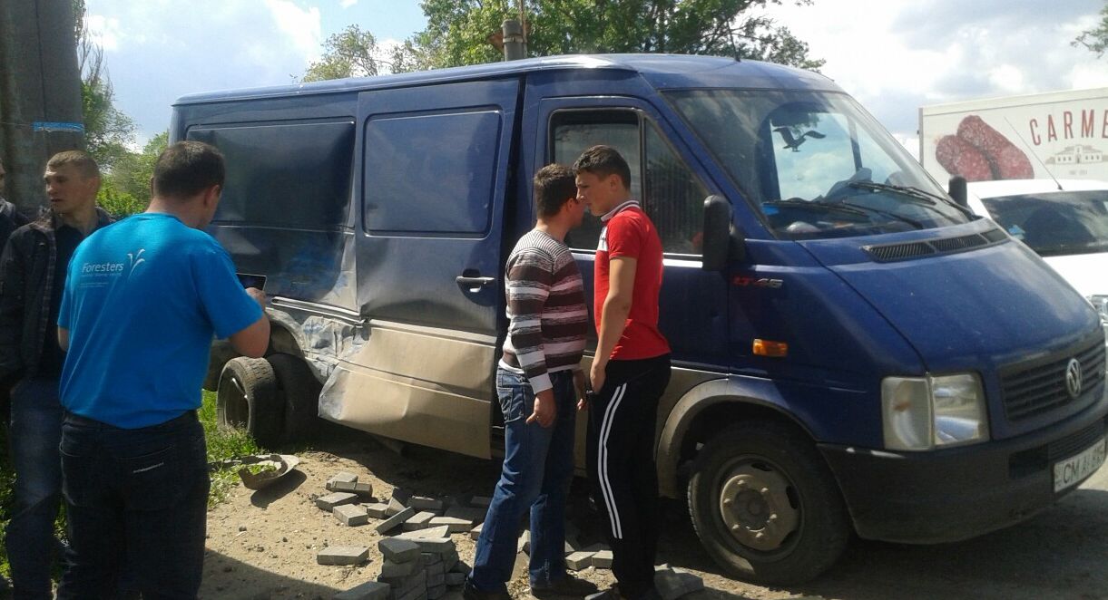 ДТП в Кишиневе: маршрутка с пассажирами врезалась в дерево