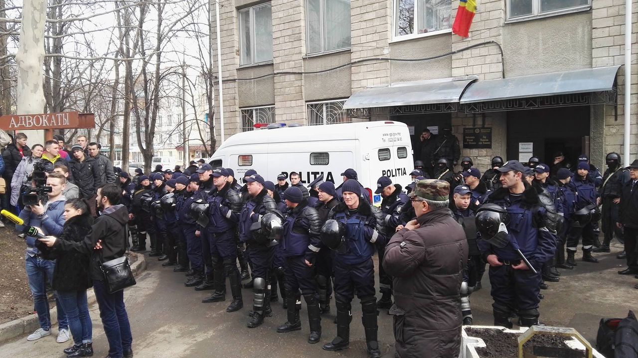 Усатый: Требуем немедленного освобождения группы Петренко!