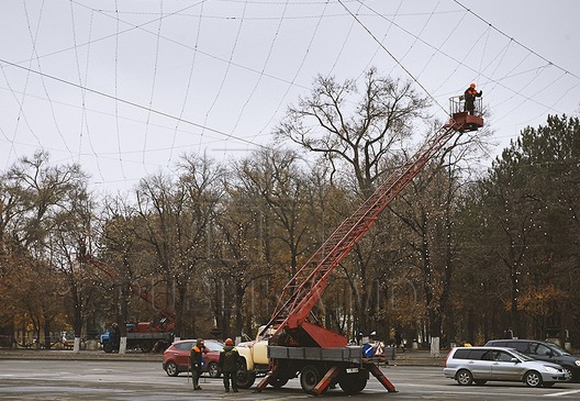 Кишинев украшают к праздникам
