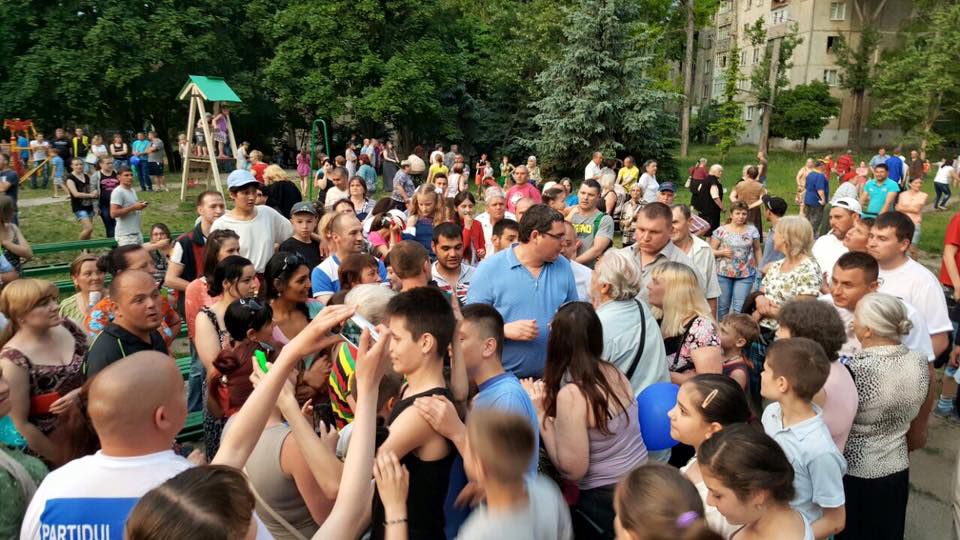 Более 2,5 тысяч человек пришли на встречу с Усатым в Бельцах